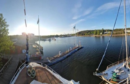 Centrala Sodertalje Boat Rental | Twin Room with Lake View Yacht 2