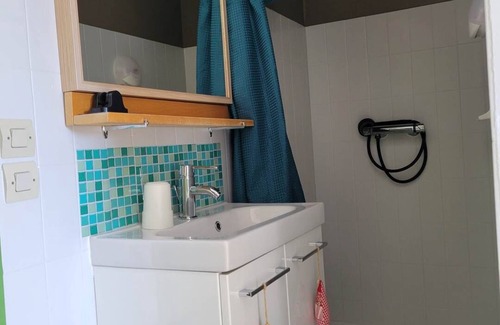 Artigues Apartment | Twin room with separate single beds