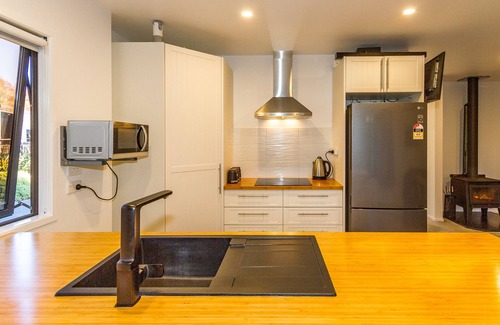 Ohakune House | Twin spa bath on Tiffany place