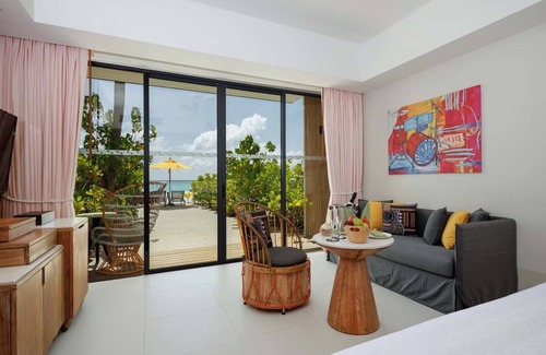 Farukolhufushi Island Hotel | Twin Studio on Beachfront with Modern Comforts