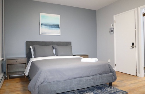 Historic Downtown House | TwinCity 2 BR/1 BA Apt - Rainfall Shower!