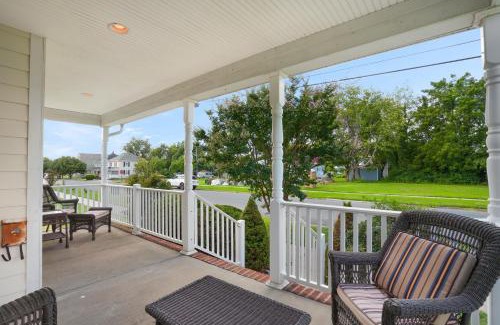 Cape Charles House | Twins at Bay - Modern luxuries in town!