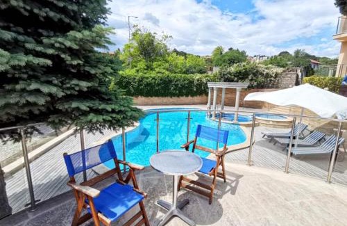 Saints Constantine and Helena Apartment | Twins Palace ApartHotel