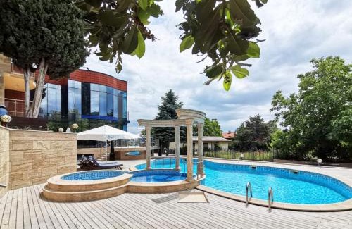 Saints Constantine and Helena Apartment | Twins Palace ApartHotel