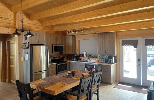Manitoulin District Cottage | Twins Harbour Cottage on Lake Kagawong, Manitoulin Island.