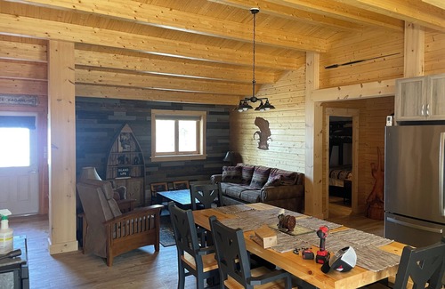 Manitoulin District Cottage | Twins Harbour Cottage on Lake Kagawong, Manitoulin Island.