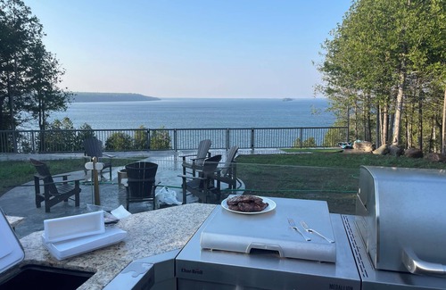 Manitoulin District Cottage | Twins Harbour Cottage on Lake Kagawong, Manitoulin Island.