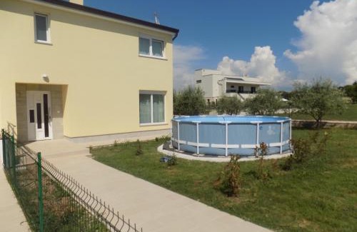 Stranici kod Nove Vasi House | Twins