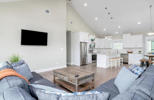Crystal Beach House | Two Adjacent Cabins, Sleeps 18