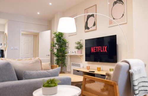 London City Centre Apartment | Two-Bed City Centre flat 100m from Trafalgar sqr