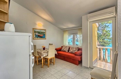 Kastel Stafilic Apartment | Two bedroom apartment near beach Kaštel Štafilić, Kaštela (A-21981-b)
