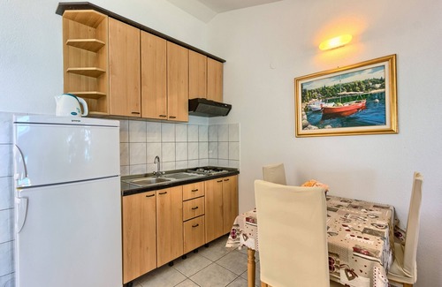 Kastel Stafilic Apartment | Two bedroom apartment near beach Kaštel Štafilić, Kaštela (A-21981-b)