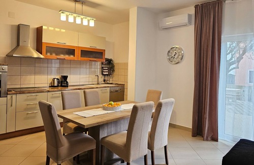 Kastel Novi Apartment | Two bedroom apartment with terrace Kaštel Novi, Kaštela (A-22702-a)