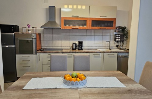 Kastel Novi Apartment | Two bedroom apartment with terrace Kaštel Novi, Kaštela (A-22702-a)
