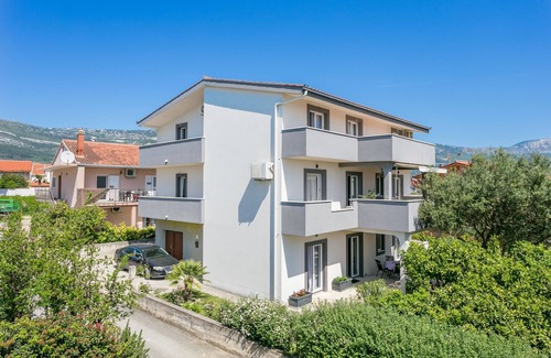 Kastel Novi Apartment | Two bedroom apartment with terrace Kaštel Novi, Kaštela (A-22702-a)