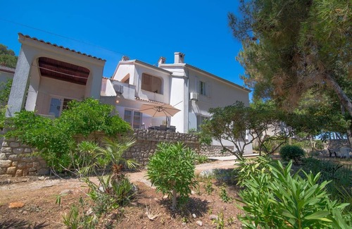 Veli Losinj Apartment | Two bedroom apartment with terrace Veli Lošinj, Lošinj (A-19700-c)
