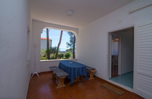 Veli Losinj Apartment | Two bedroom apartment with terrace Veli Lošinj, Lošinj (A-19700-c)