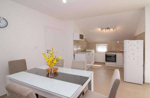 Veli Losinj Apartment | Two bedroom apartment with balcony and sea view Bonić, Lošinj (A-23056-c)
