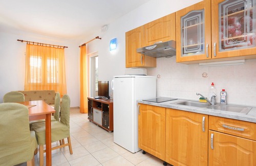 Seget Vranjica Apartment | Two bedroom apartment near beach Seget Vranjica, Trogir (A-13771-b)