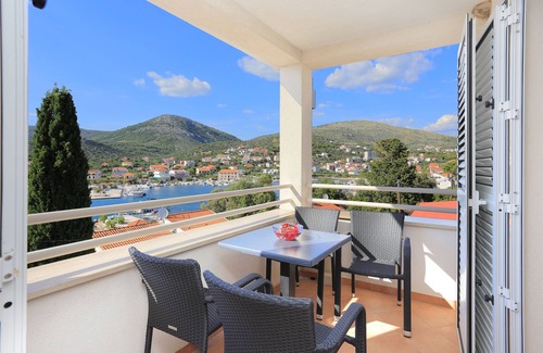 Seget Vranjica Apartment | Two bedroom apartment near beach Seget Vranjica, Trogir (A-13771-b)