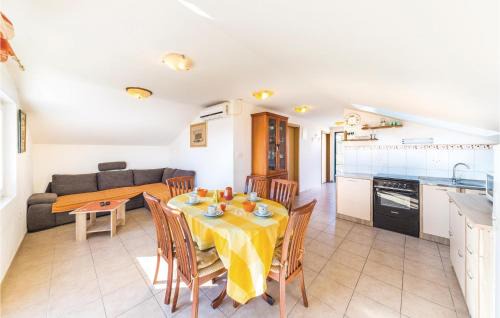 Seget Vranjica Apartment | Two-Bedroom Apartment In Seget Vranjica