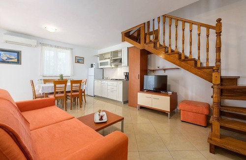 Basanija Apartment | Two bedroom apartment with terrace and sea view Bašanija, Umag (A-3402-c)
