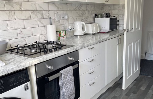 Glasgow Apartment | Two Bedroom Apartment situated near Silverburn shopping centre