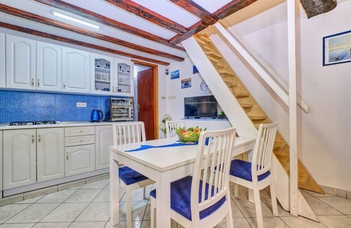 Nerezine Apartment | Two bedroom apartment with terrace Nerezine, Lošinj (A-8049-b)