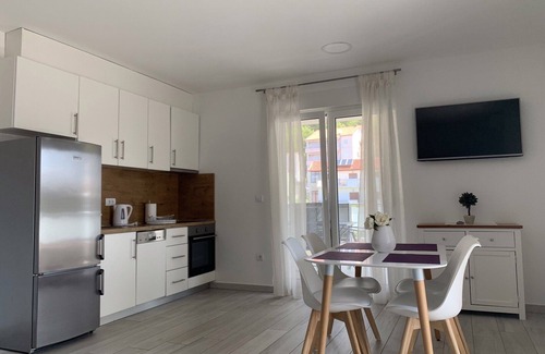 Promajna Apartment | Two bedroom apartment with terrace and sea view Promajna, Makarska (A-20710-k)