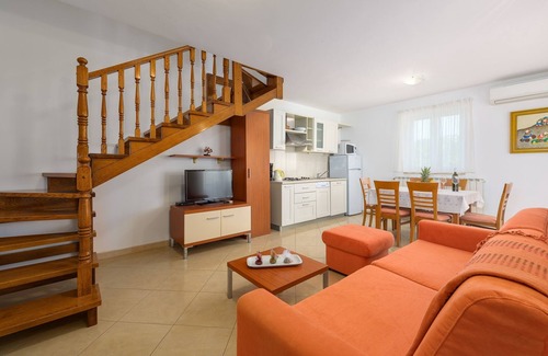 Basanija Apartment | Two bedroom apartment with terrace Bašanija, Umag (A-3402-d)