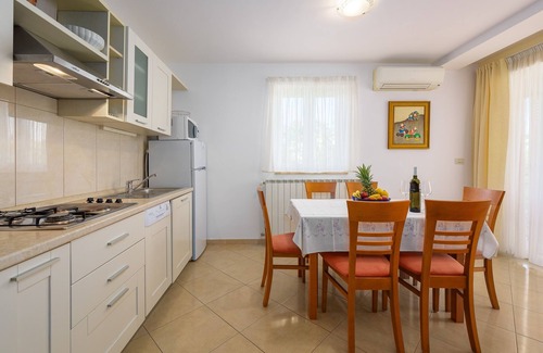 Basanija Apartment | Two bedroom apartment with terrace Bašanija, Umag (A-3402-d)