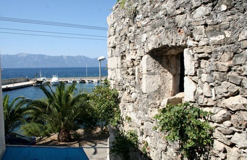 Sucuraj Apartment | Two bedroom apartment near beach Sućuraj, Hvar (A-136-b)