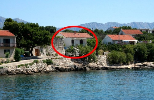 Sucuraj Apartment | Two bedroom apartment near beach Sućuraj, Hvar (A-136-b)