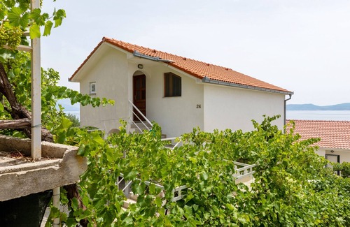 Pisak Apartment | Two bedroom apartment near beach Pisak, Omiš (A-15177-b)