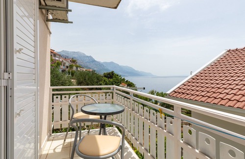 Pisak Apartment | Two bedroom apartment near beach Pisak, Omiš (A-15177-b)