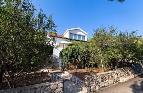 Cove Basina (Jelsa) Apartment | Two bedroom apartment near beach Mudri Dolac, Hvar (A-582-b)