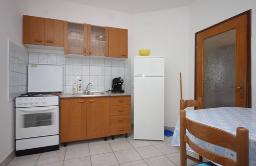 Municipality of Kali Apartment | Two bedroom apartment near beach Kali, Ugljan (A-345-c)