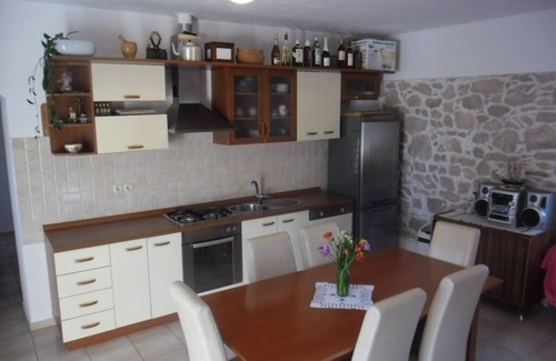 Lukoran Apartment | Two bedroom apartment with terrace Lukoran, Ugljan (A-11203-a)