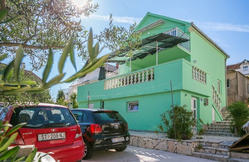 Marina Apartment | Two bedroom apartment with terrace and sea view Marina, Trogir (A-20016-b)