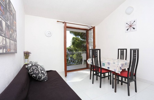 Marusici Apartment | Two bedroom apartment with balcony Marušići, Omiš (A-956-a)