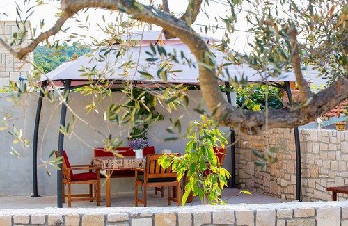 Sutivan Apartment | Two bedroom apartment with terrace Sutivan, Brač (A-752-g)