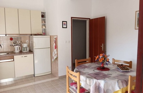 Zarace Apartment | Two bedroom apartment with terrace and sea view Cove Zaraće, Hvar (A-21007-a)
