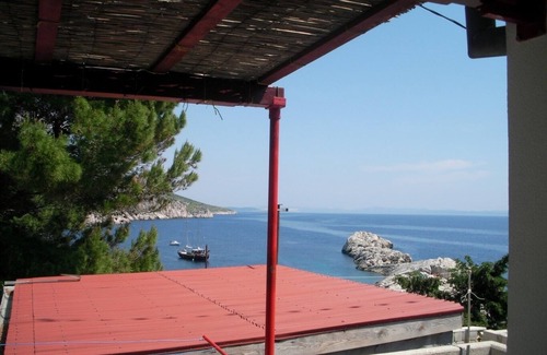 Zarace Apartment | Two bedroom apartment with terrace and sea view Cove Zaraće, Hvar (A-21007-a)