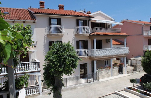 Duga Luka Apartment | Two bedroom apartment with terrace and sea view Duga Luka (Prtlog), Labin (A-5528-a)
