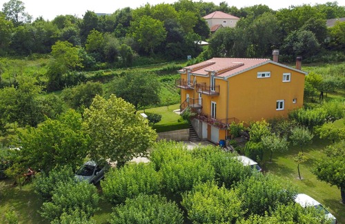 Citluk Apartment | Two bedroom apartment with balcony Sinj, Zagora (A-23403-a)