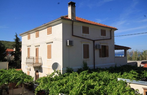 Susak Apartment | Two bedroom apartment with terrace and sea view Susak, Lošinj (A-8050-e)