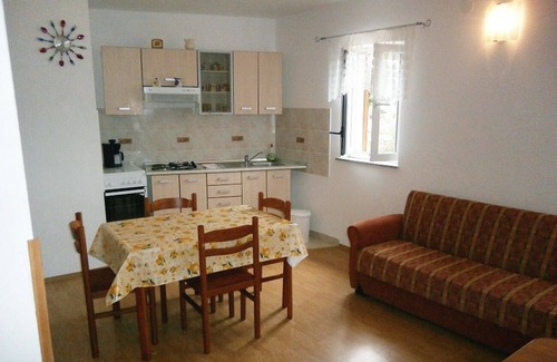 Valun Apartment | Two bedroom apartment with terrace Valun, Cres (A-8081-a)