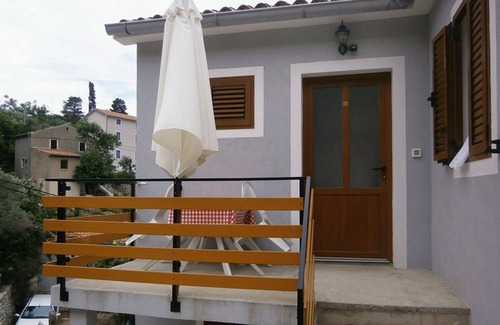 Valun Apartment | Two bedroom apartment with terrace Valun, Cres (A-8081-a)