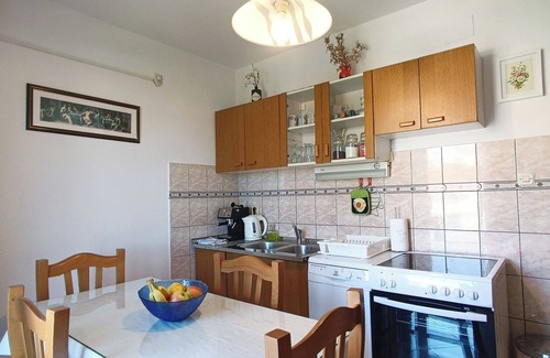 Hvar House | Two bedroom apartment with sea-view, parking, close to center of Hvar