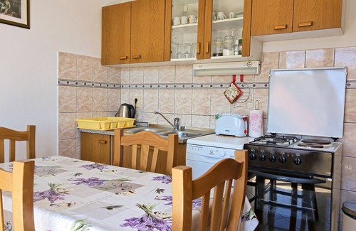 Hvar House | Two bedroom apartment with sea-view, parking, close to center of Hvar